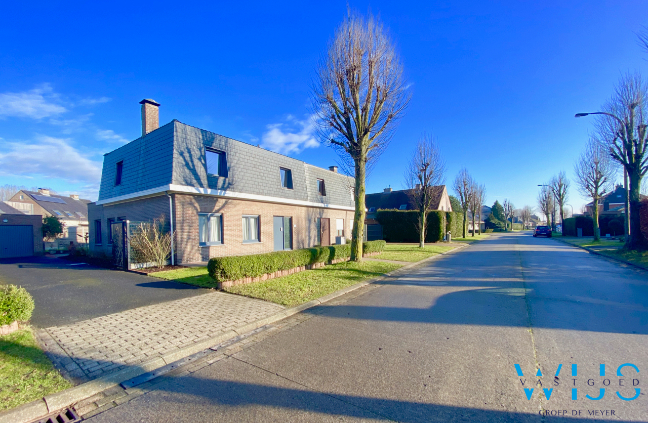 Instapklare woning in een rustige woonwijk te ERTVELDE! 