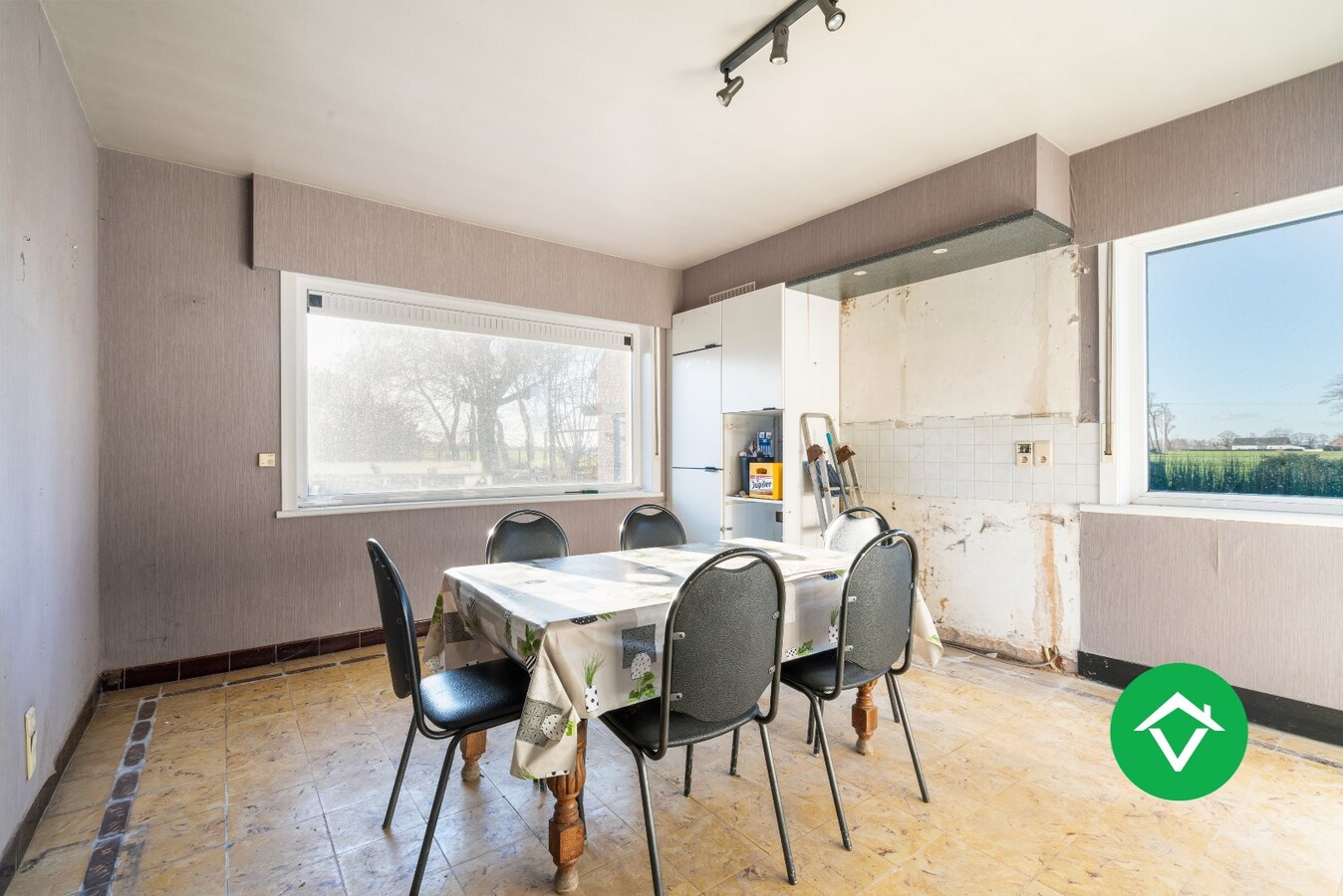 Authentieke hofstede in een landelijke omgeving te Koekelare 