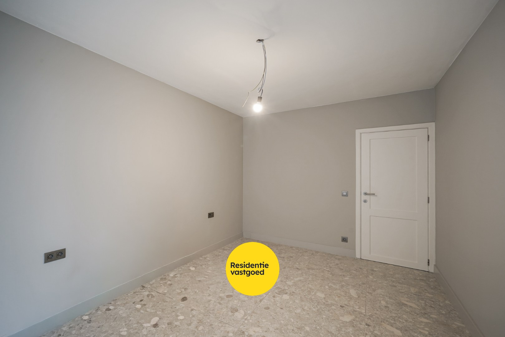 Gerenoveerd 2-slpk appartement met balkon en lift in Oostende 