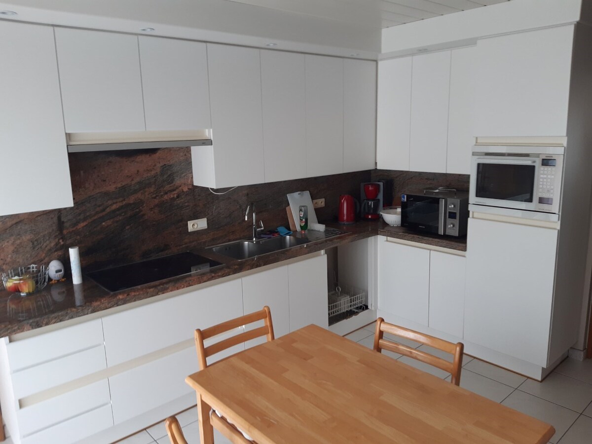 Praktische, gelijkvloerse woning. 