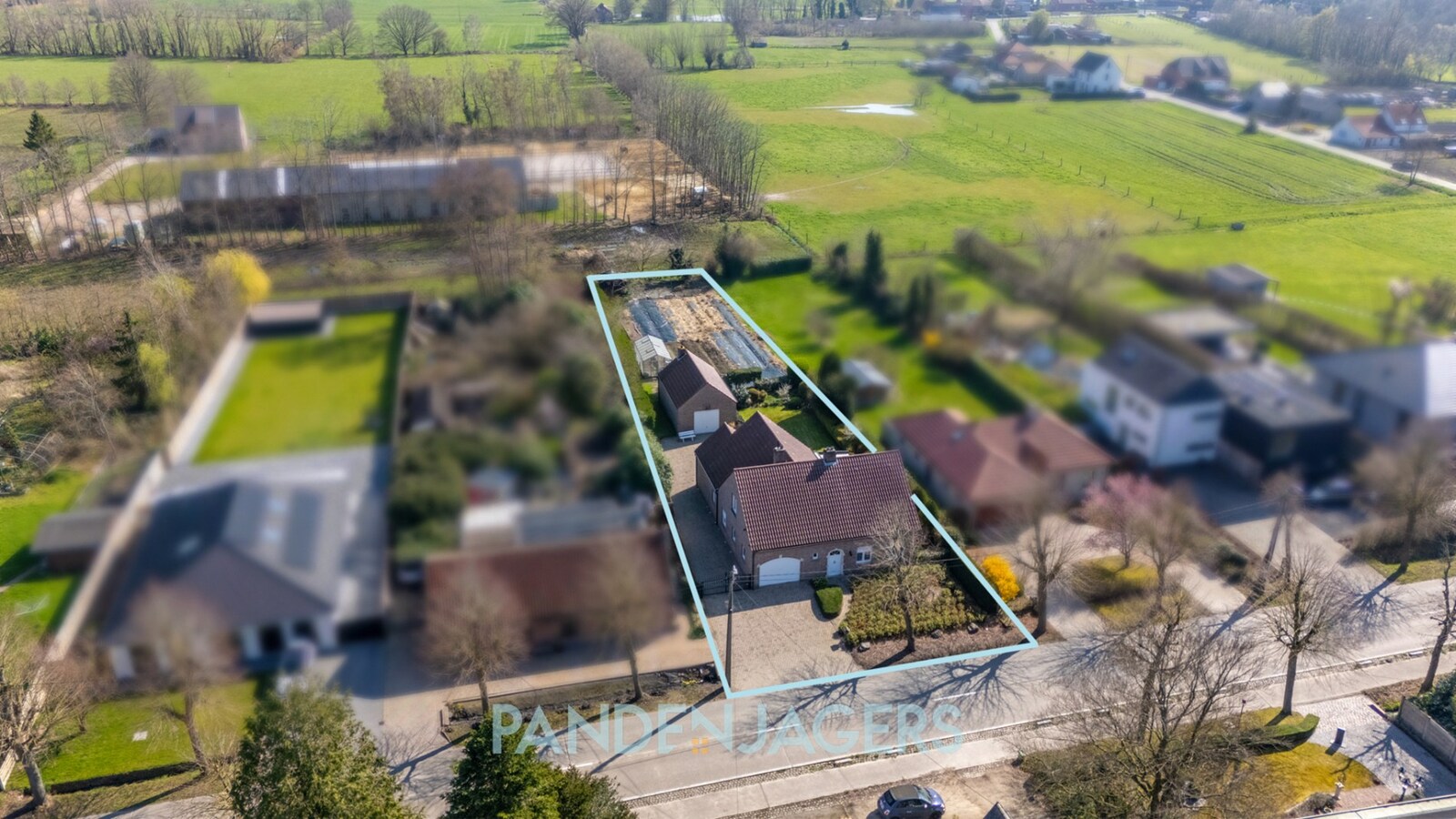 Ruime open bebouwing met bijgebouw te Duffel 