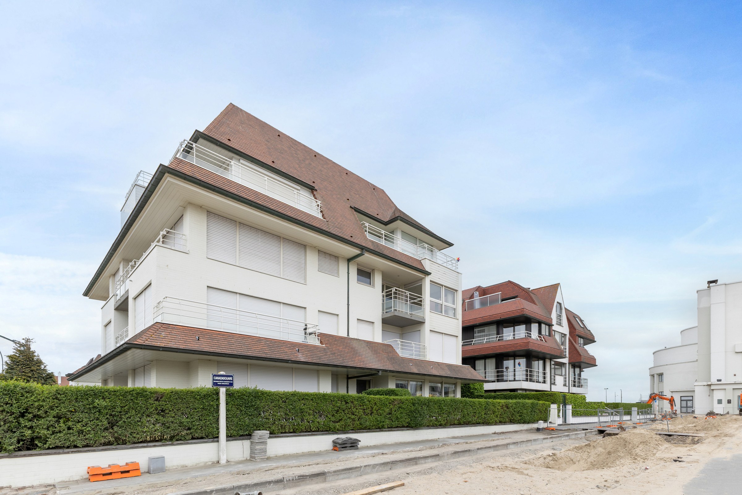 Appartement de 3 chambres entièrement rénové, idéalement situé près de la digue et du casino à Knokke. 