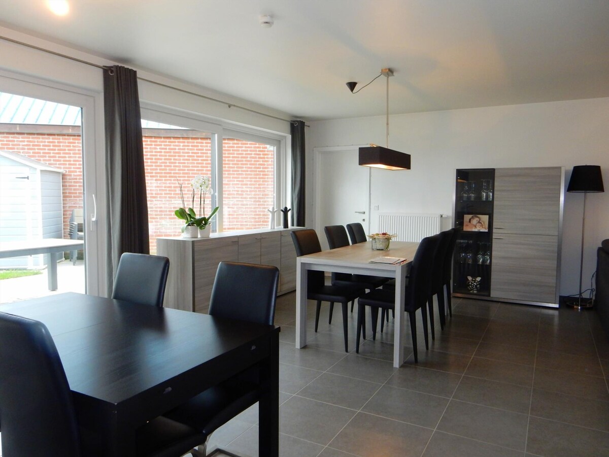 Te huur: ruime woning met 3 slaapkamers, tuin en garage 