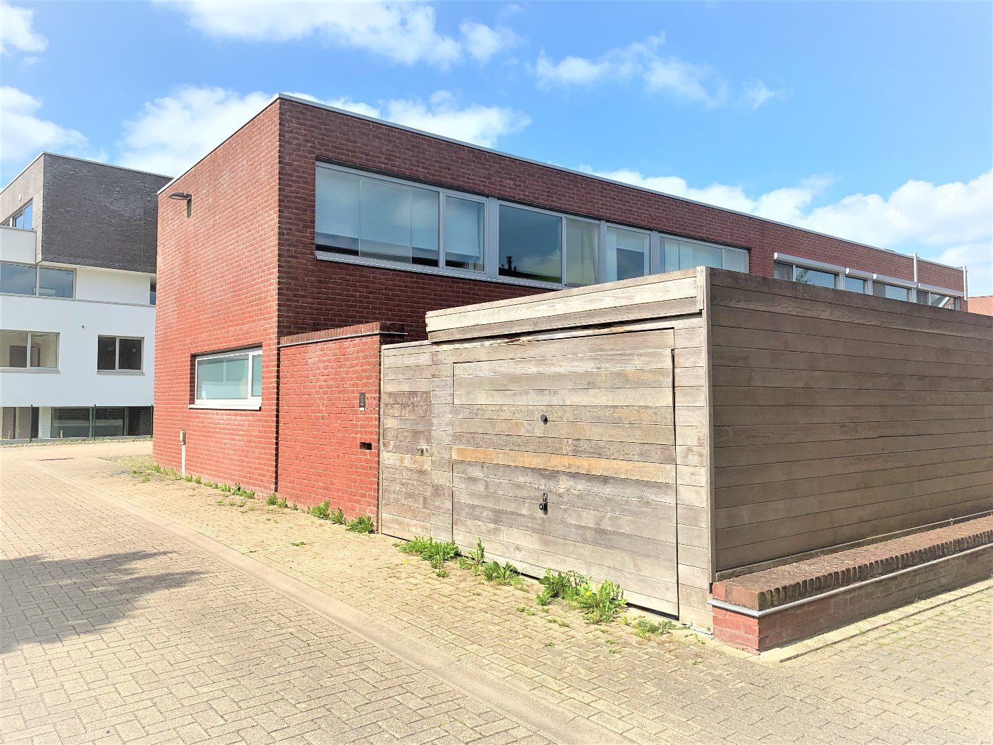 Halfopen woning met 3 slaapkamers &amp; zuidgerichte tuin 