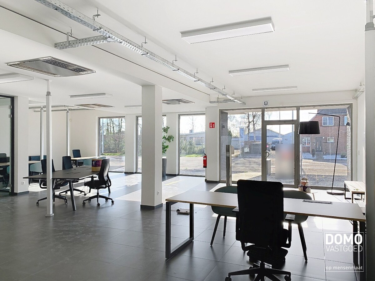 Commerciële ruimte met kelder te huur te Herk-de-Stad 