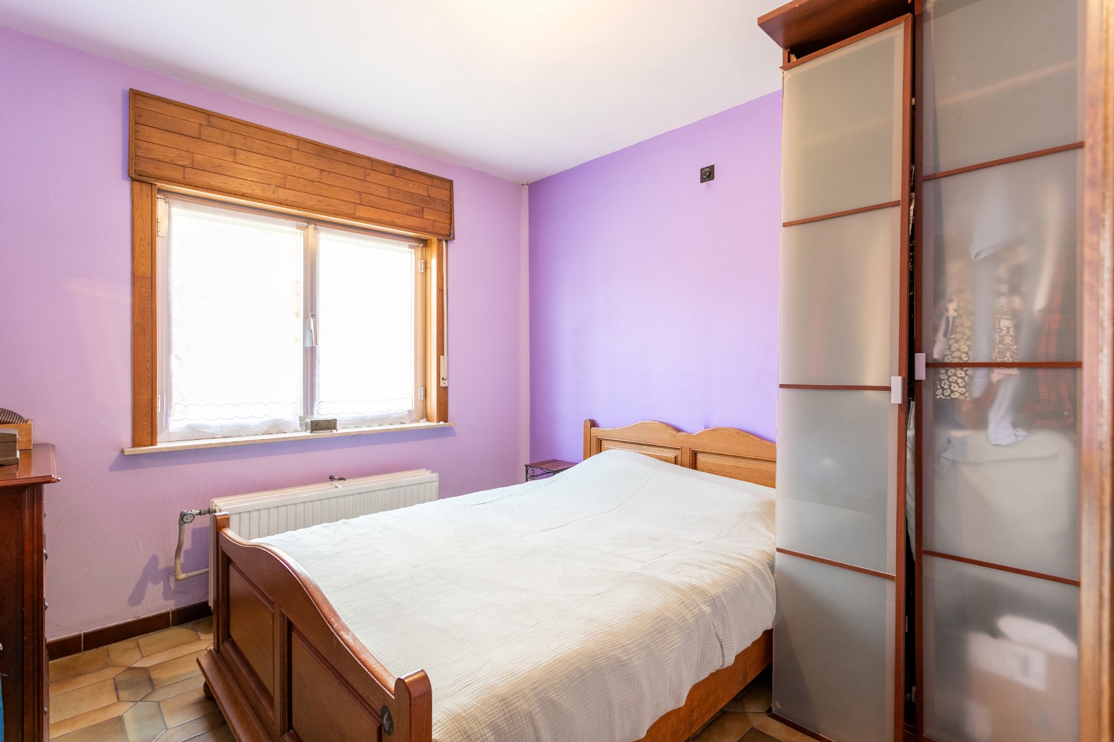 Op te frissen 3-gevel woning met 3 slpk te Halle 