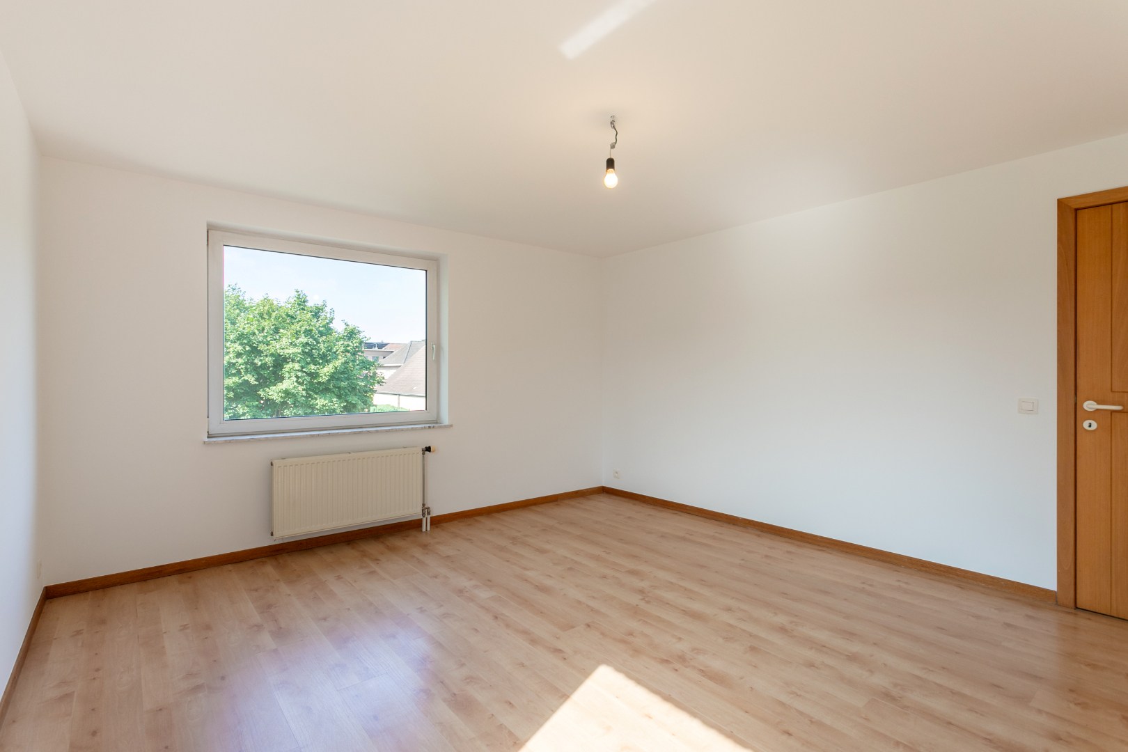 Verzorgde woning met 3 slpk, tuin en garage te Halle 
