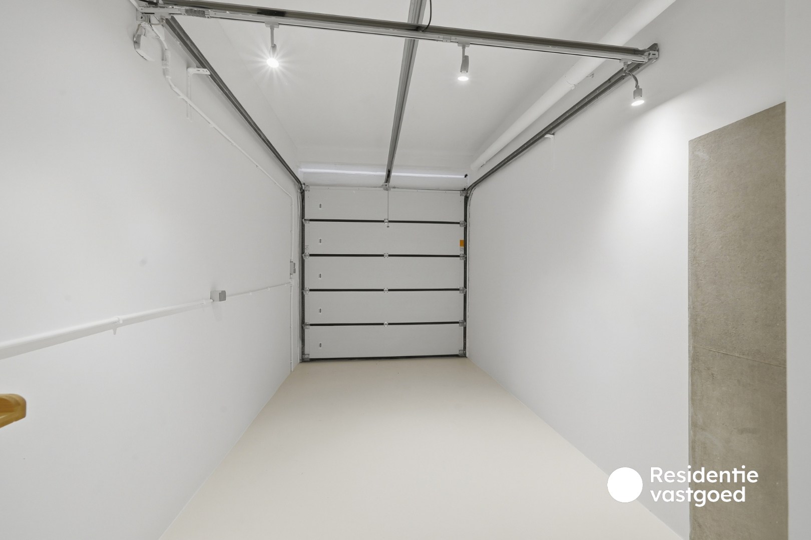 Gelijkvloers en gerenoveerd appartement met garage in Oostende 
