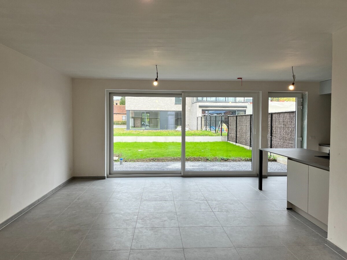 Instapklare nieuwbouwwoning met carport te Langemark 