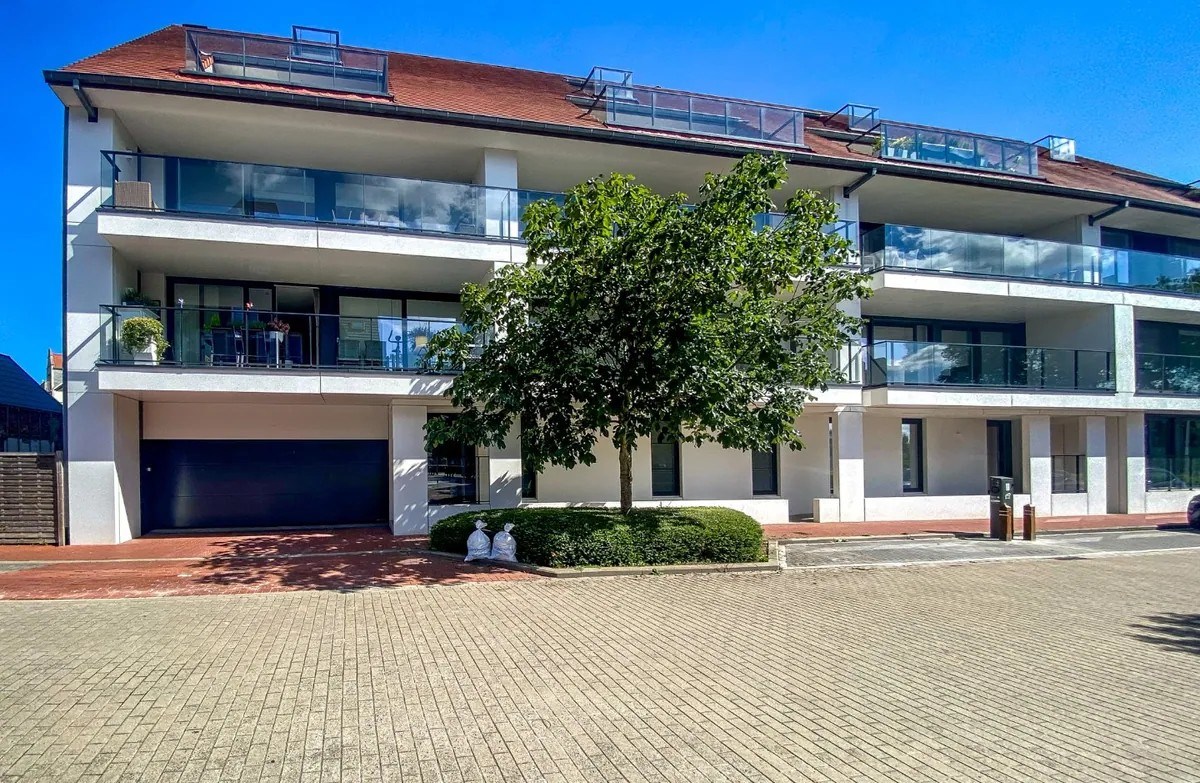 Ondergrondse privé-parkeerplaats te huur in het centrum van Nieuwpoort-Stad. 