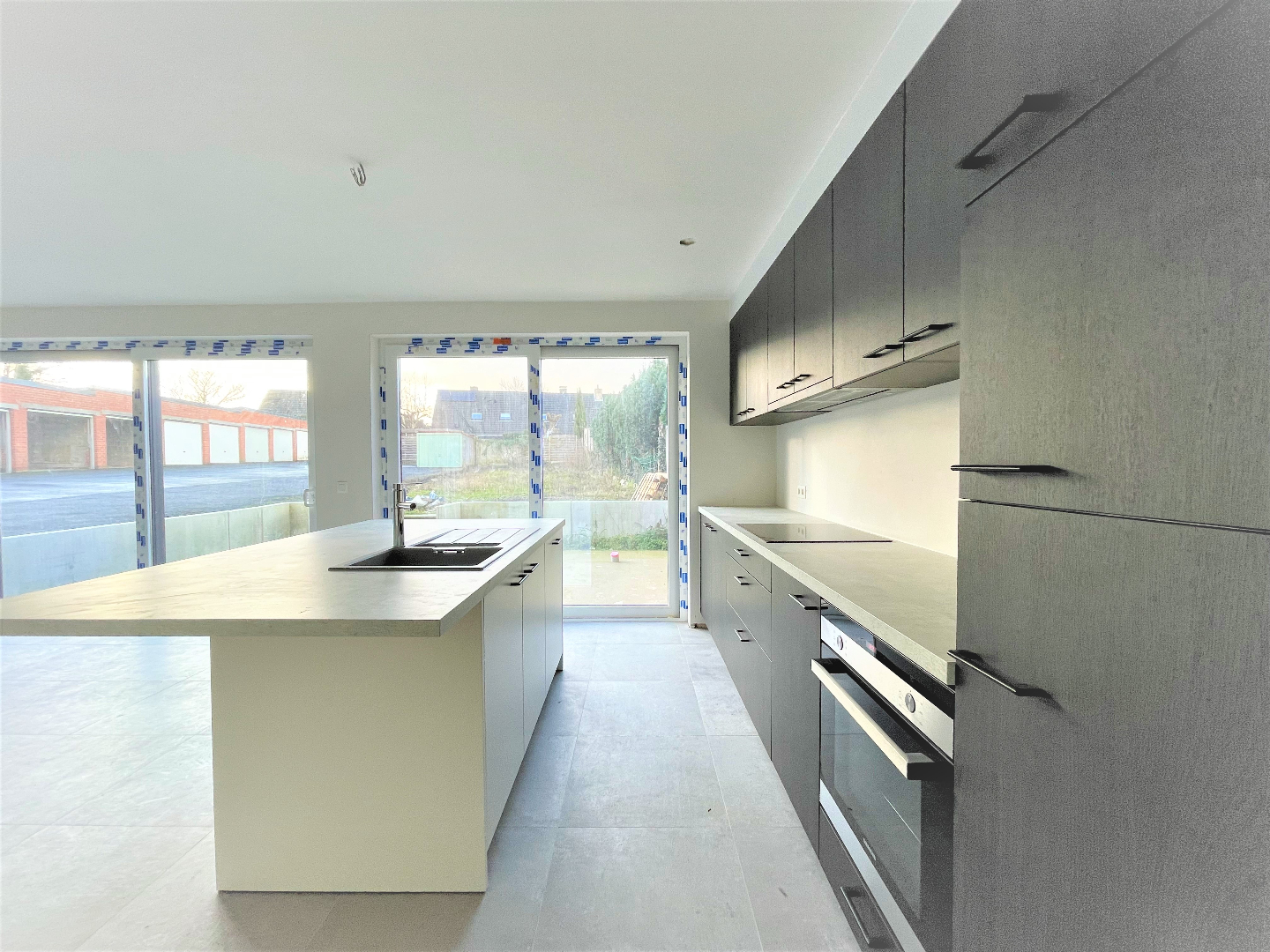 Nieuwbouwwoning met 3 slaapkamers en garage op 318m² 