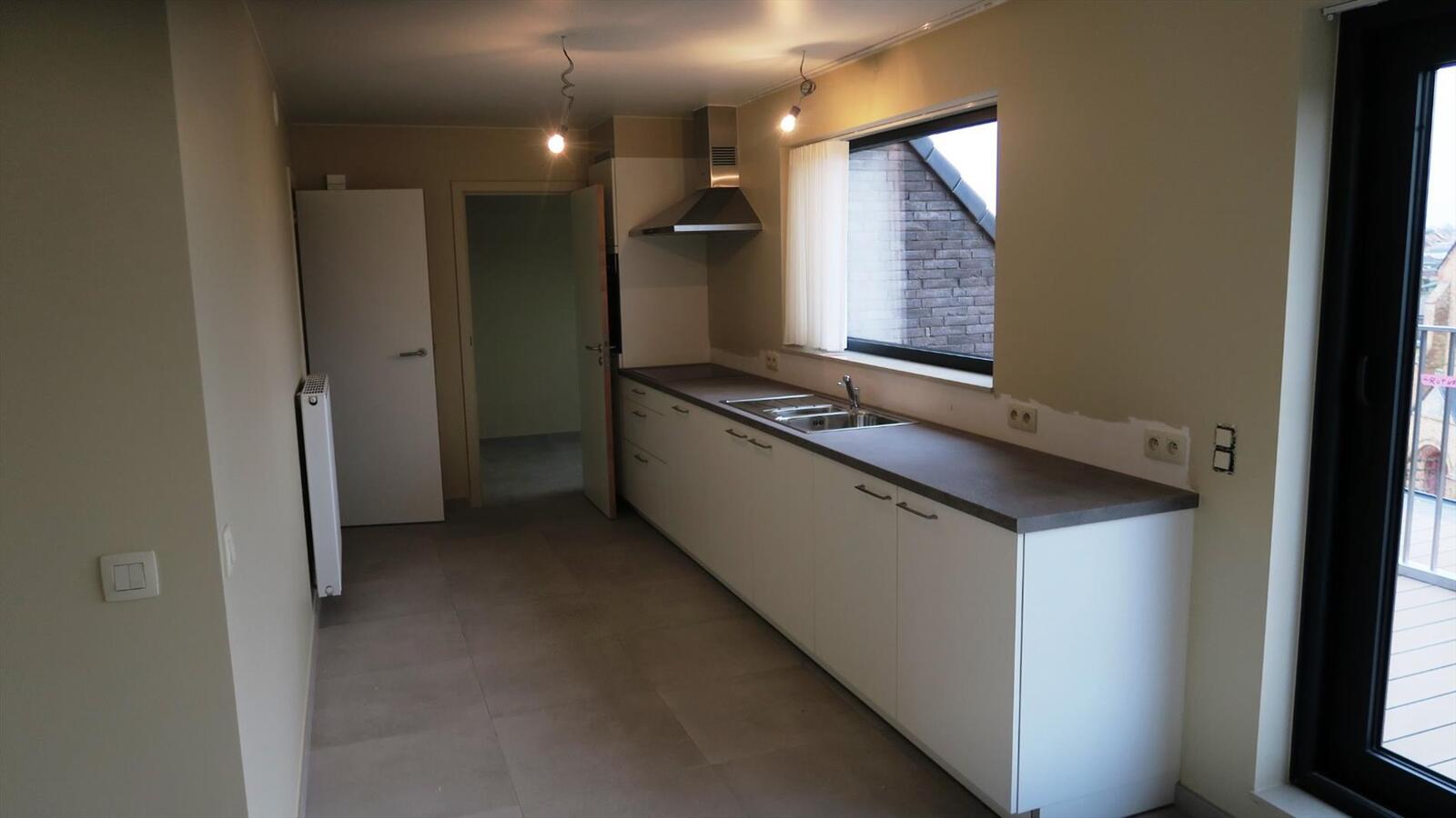 Ruim dakappartement met 2 slaapkamers op de Markt in Houthulst 