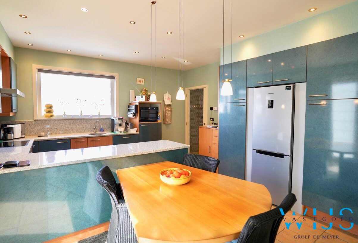 Multifunctioneel woonhuis met magazijn/praktijkruimte te ERTVELDE ! 