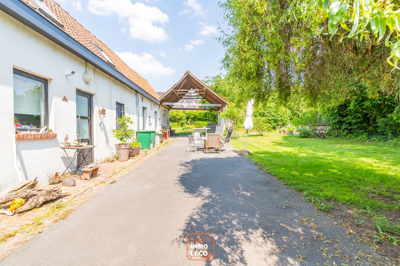 Maison style fermette 4 façades érigée sur une parcelle de 955m², en plein cœur du Bois Fichaux ! RARE à la VENTE 