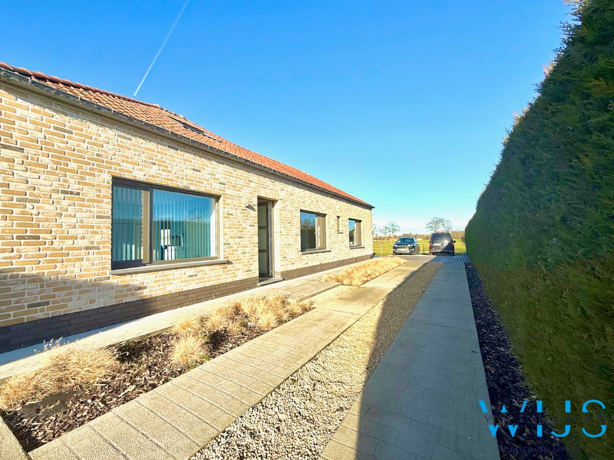 Volledig gerenoveerd woonhuis op 4.734 m² te Maldegem ! 