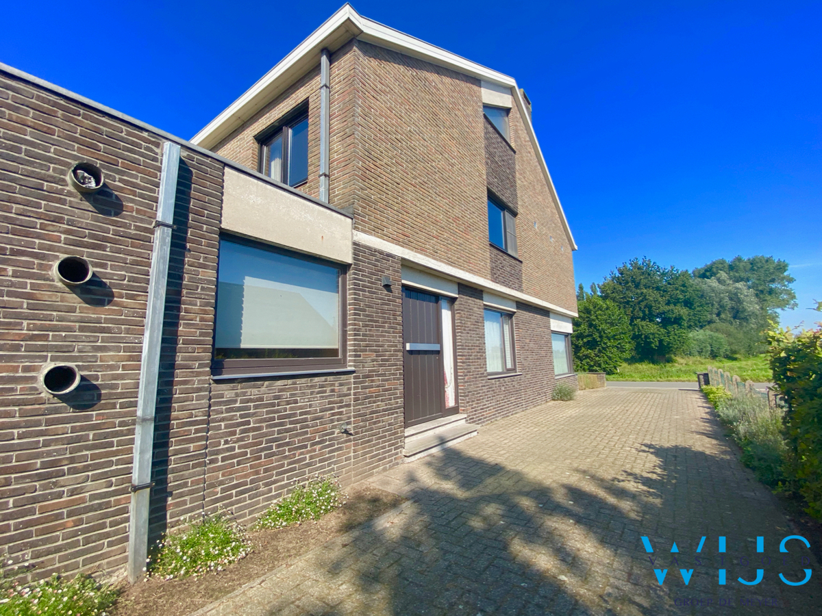 Ruime gezinswoning met 4 slaapkamers te Bassevelde ! 