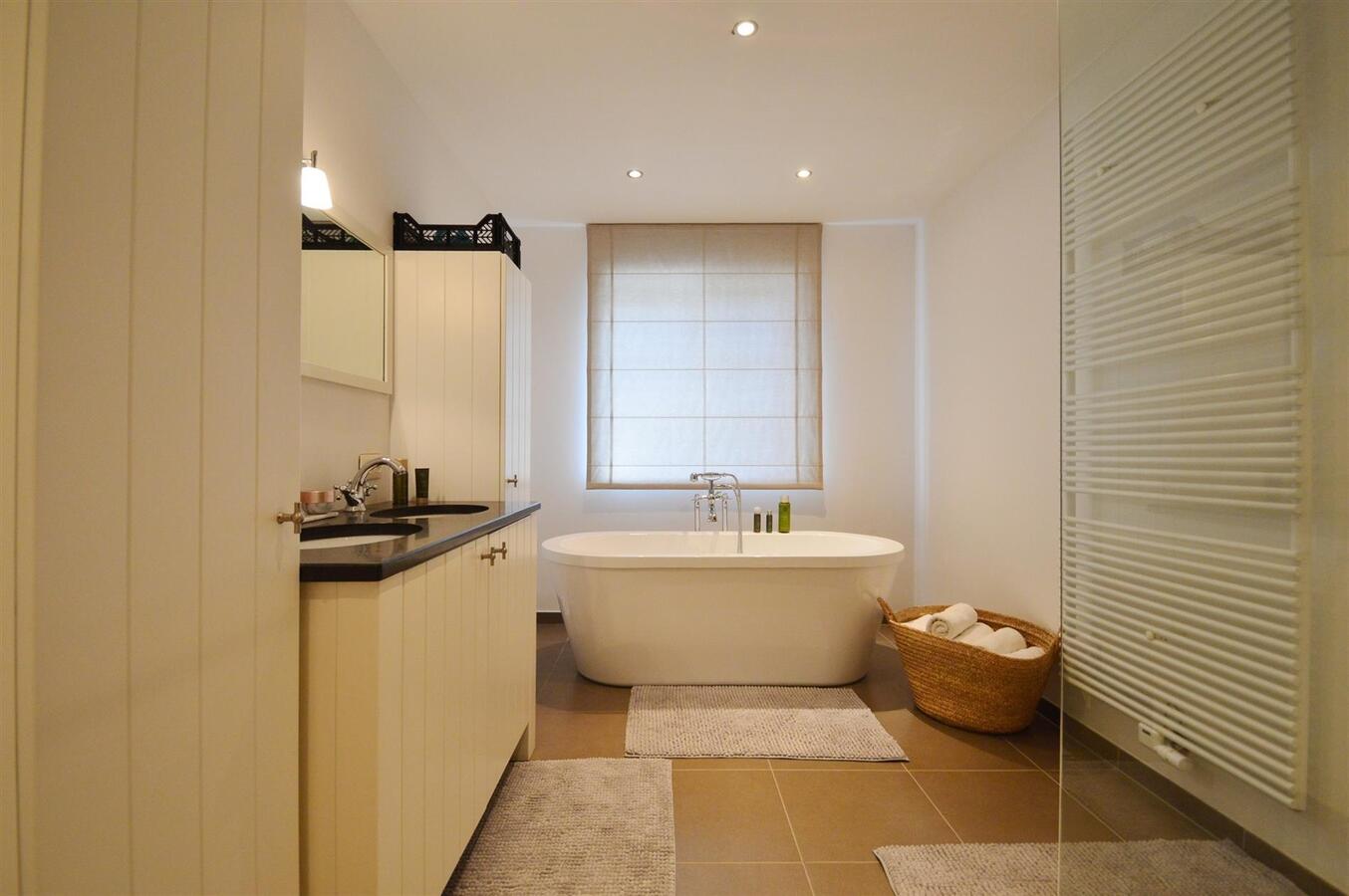 Klassevol gerenoveerde gezinswoning met tuin - Heist 