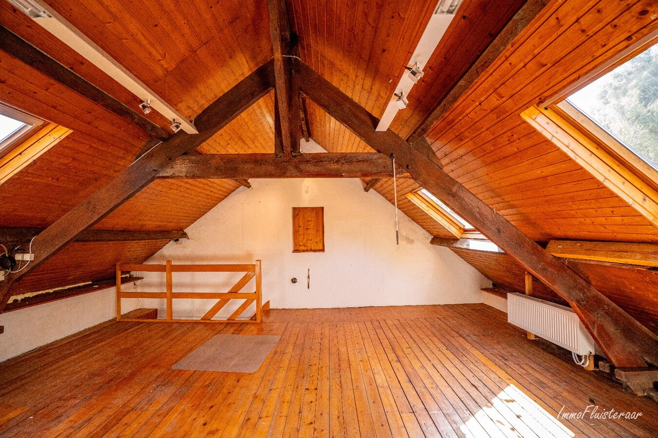 Unieke vierkantshoeve op een landelijke locatie op ca. 3 ha te Herne. 