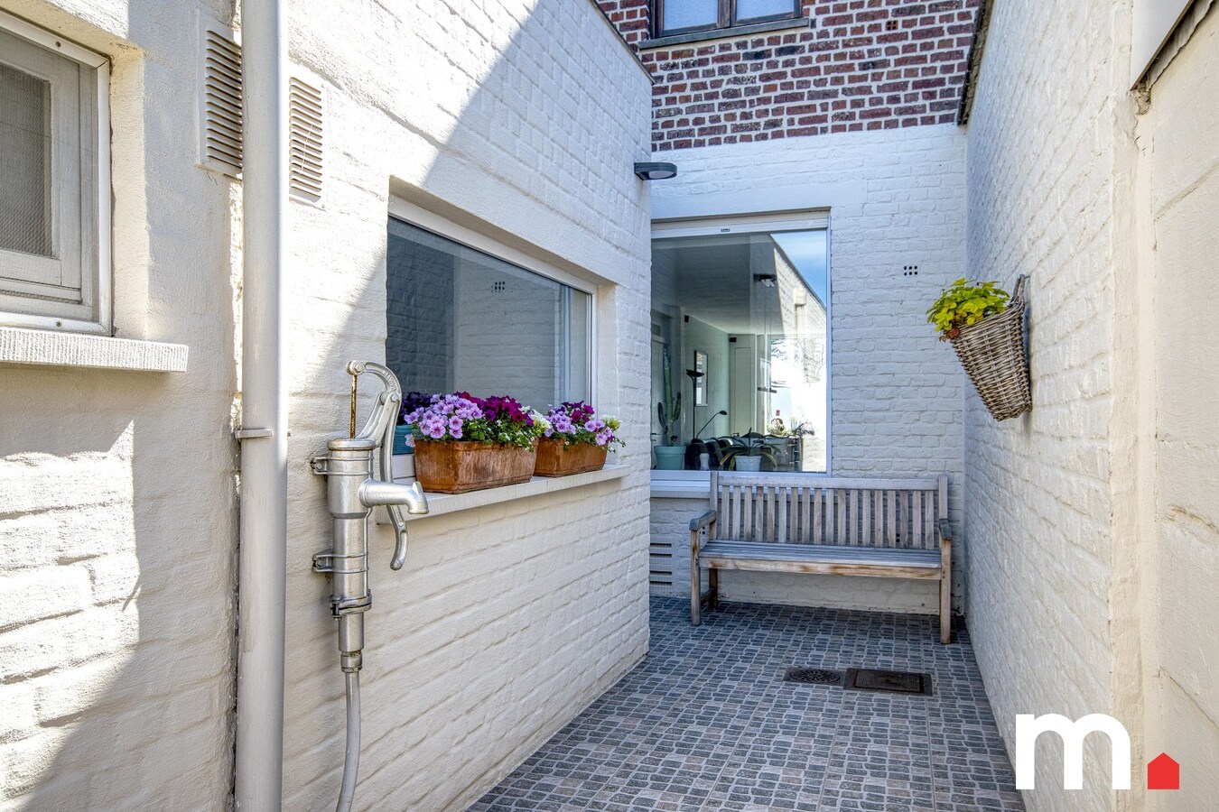 Woning te Lauwe nabij het centrum met uitweg! 