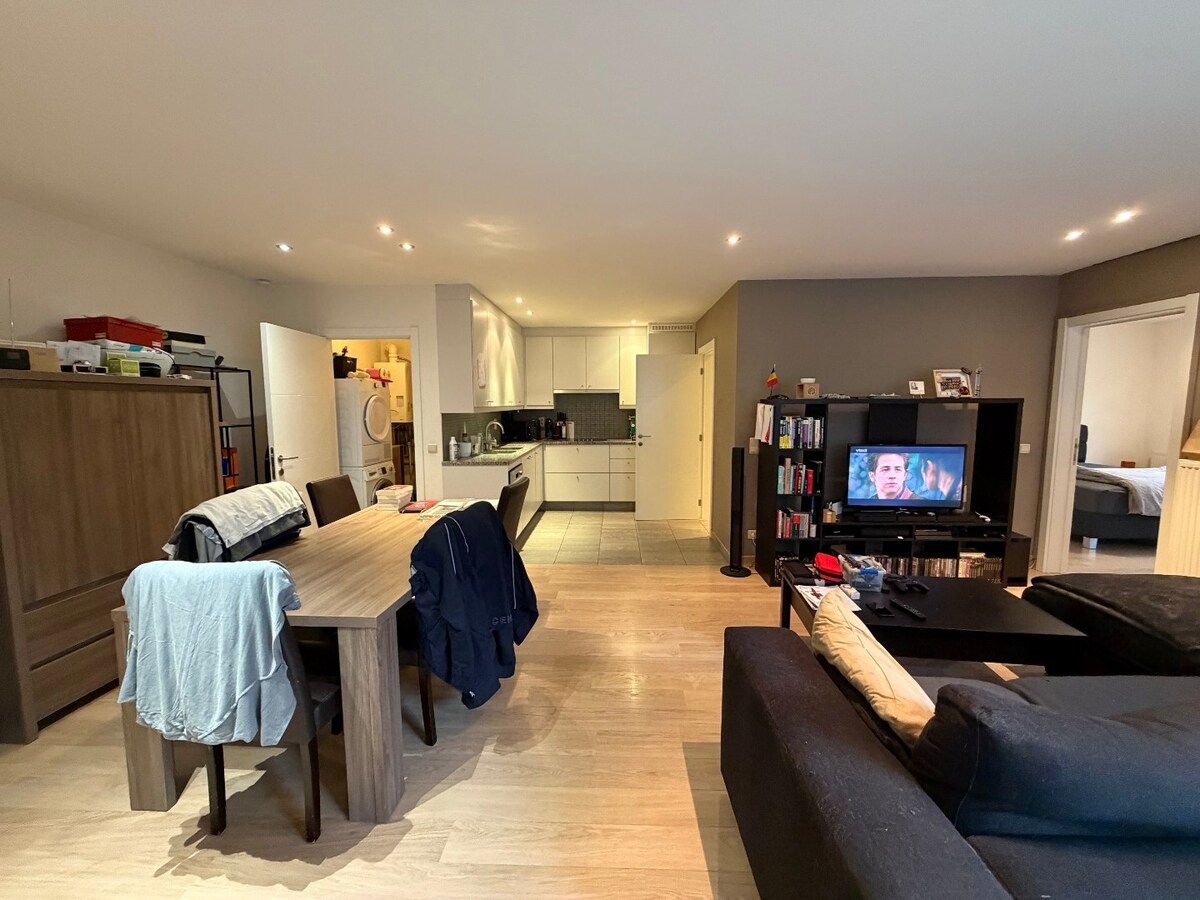 Gelijkvloers app. nabij het Carlos Dierickxplein te Asper. 