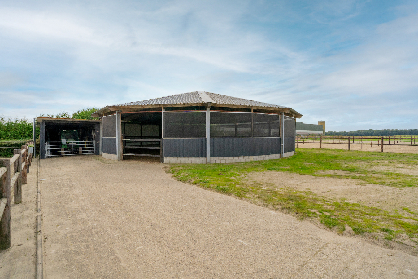 Stunning equestrian estate on approximately 3.5 ha/8.65 acres in Poppel 