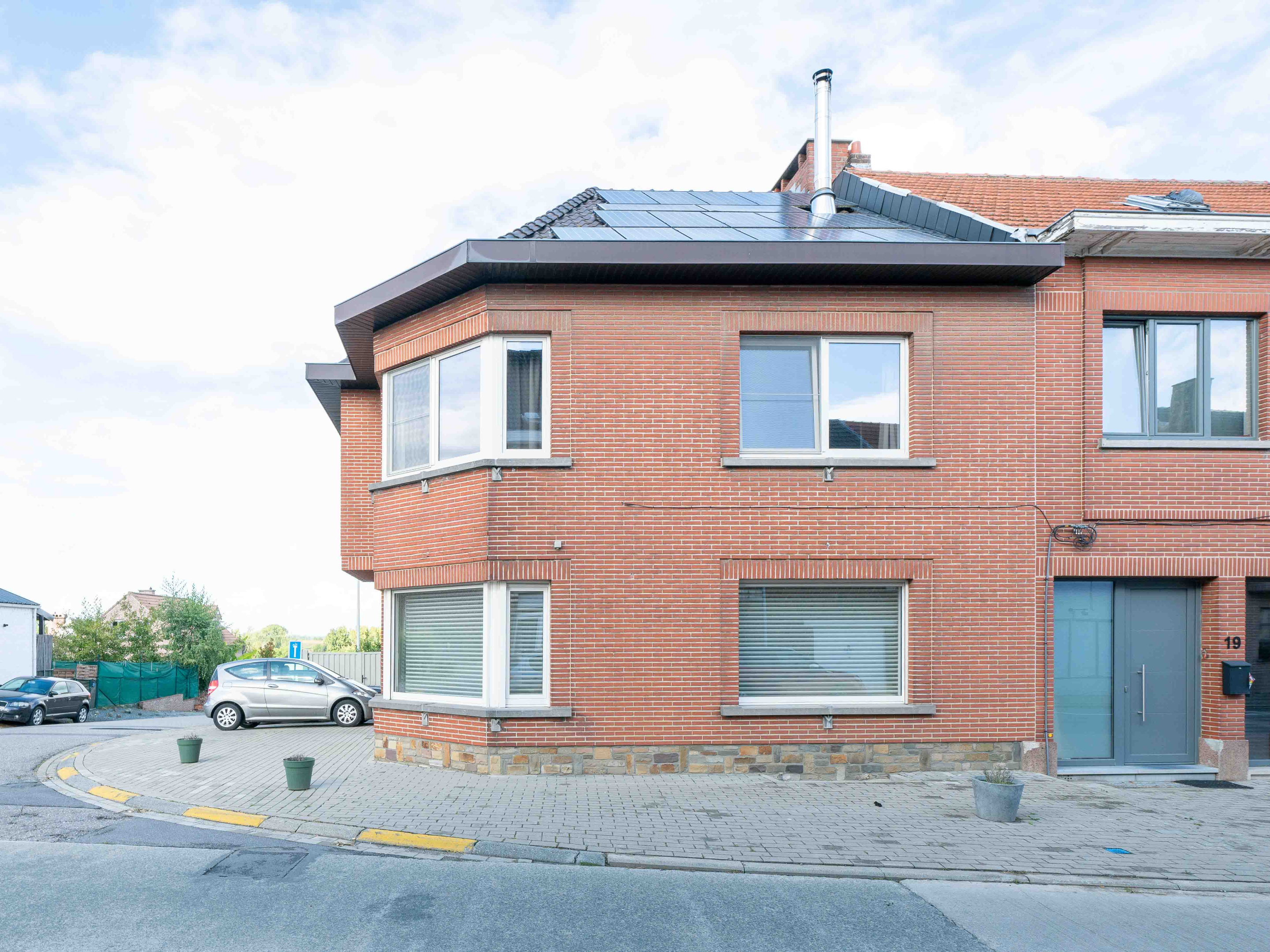 Zeer ruime gezinswoning met 4 slaapkamers en bureel 