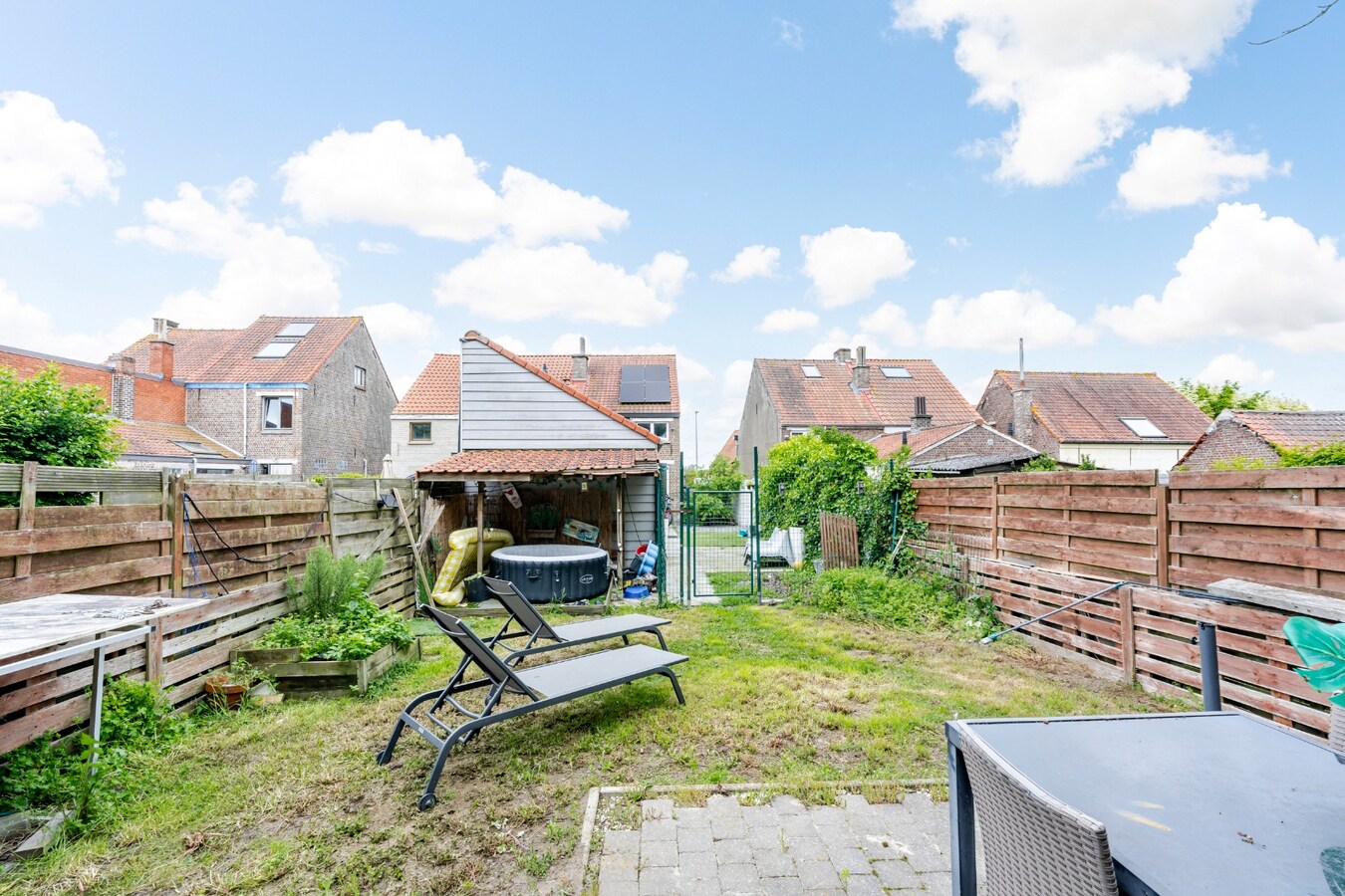 Halfopen bebouwing met potentieel nabij centrum Lovendegem 