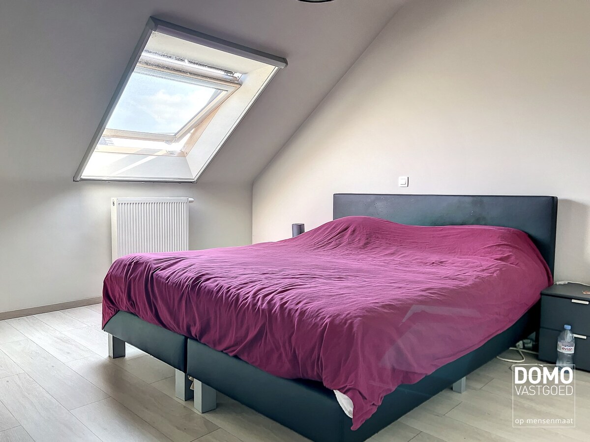 Luxe duplex appartement met terras, garage en 2 slaapkamers in Beverst - Volledig bemeubeld. 