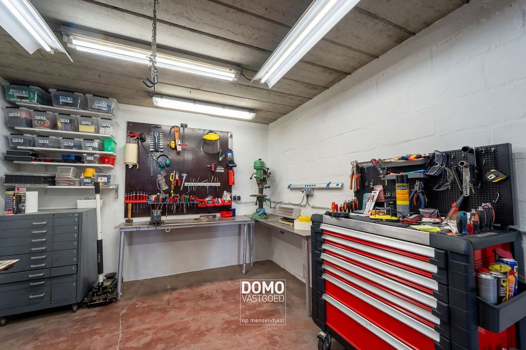 RUIME WONING VAN BOUWJAAR 2008 MET EPC LABEL B, 3 SLAAPKAMERS EN EEN HANGAR TE DIEPENBEEK 