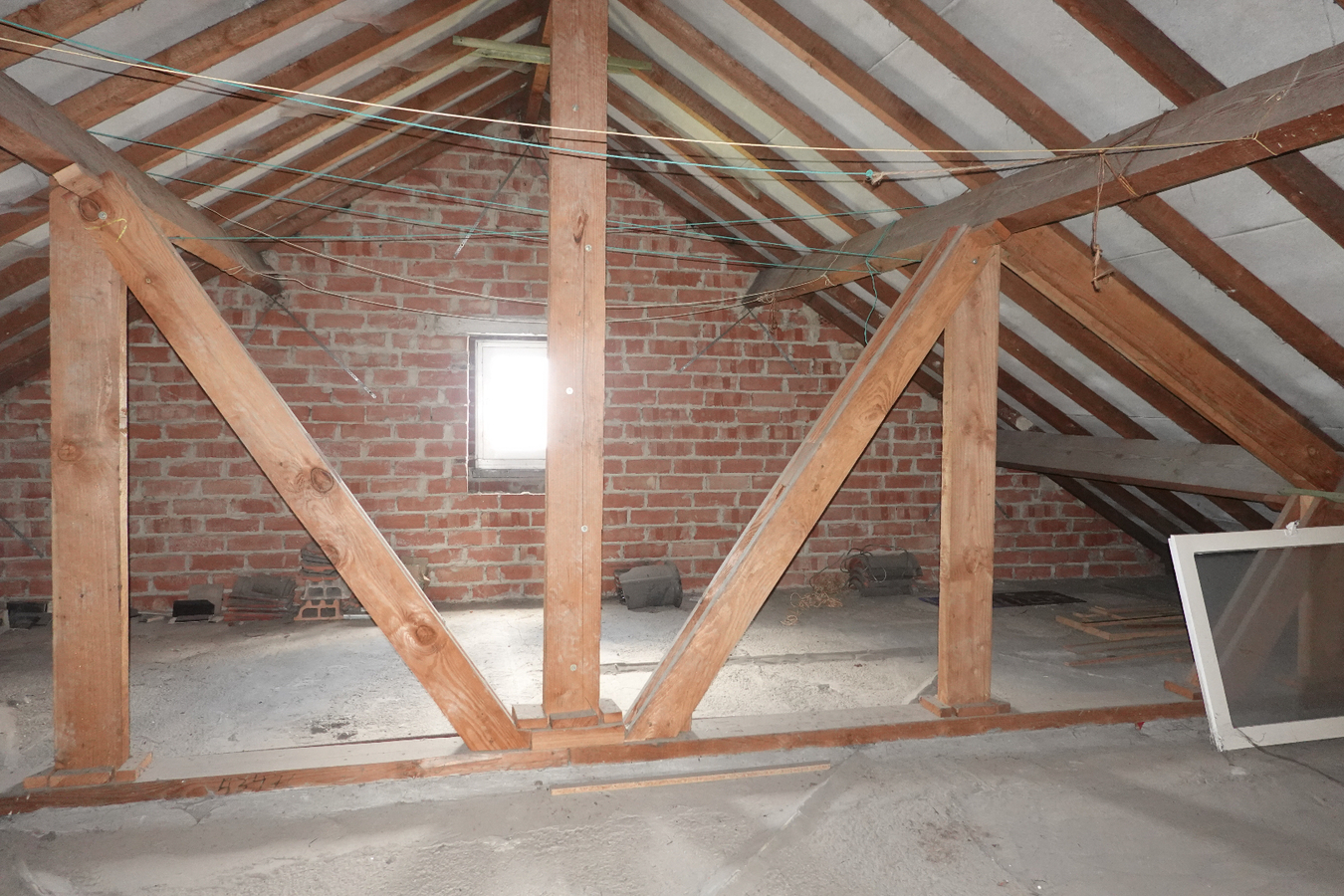 Alleenstaande woning met garage en mooie tuin 