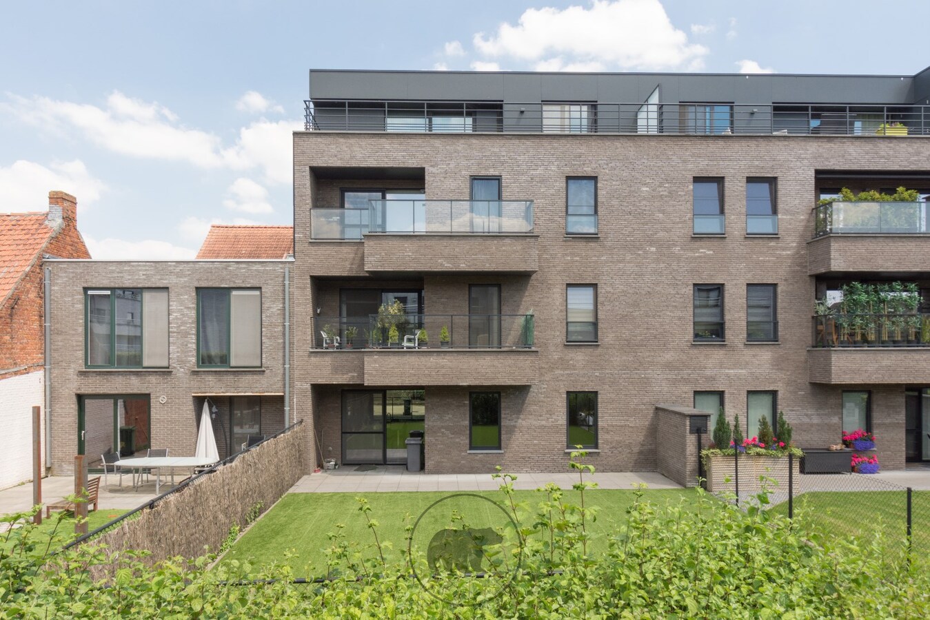 Ruim 3slk appartement met tuin en garagebox in centrum Lochristi 