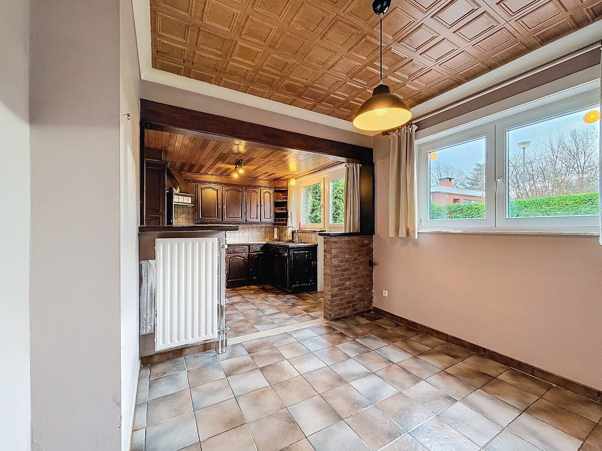 Op te frissen HOB met garage en tuin te Bijloke 