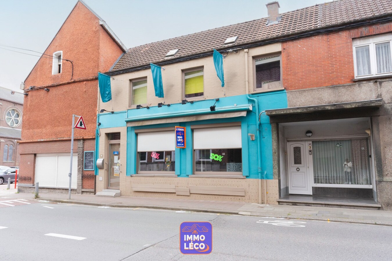 Maison de commerce idéalement située, dans un village prisé ! 