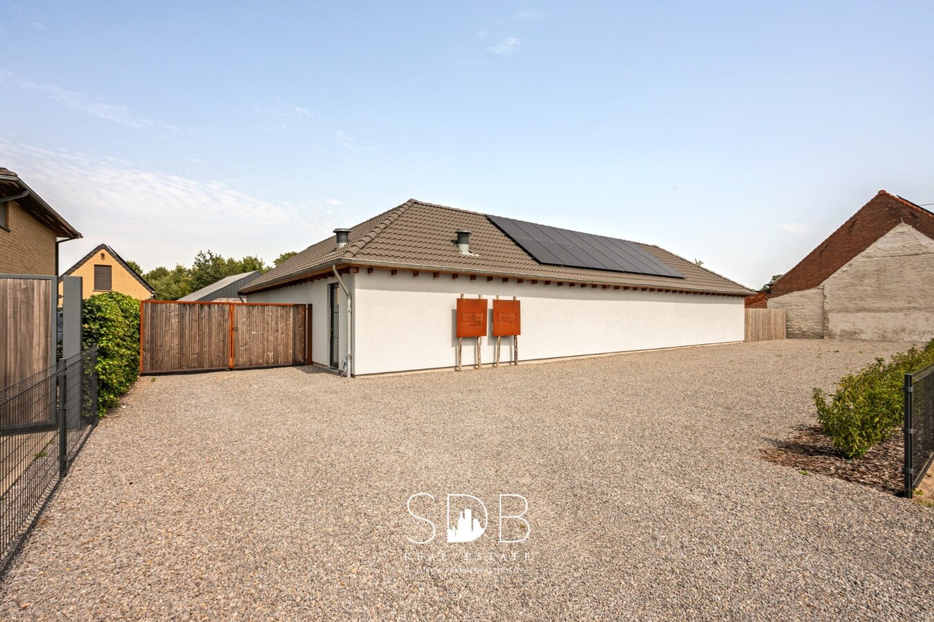 Charmante woning met aparte kantoorruimte op 14.569 m² 