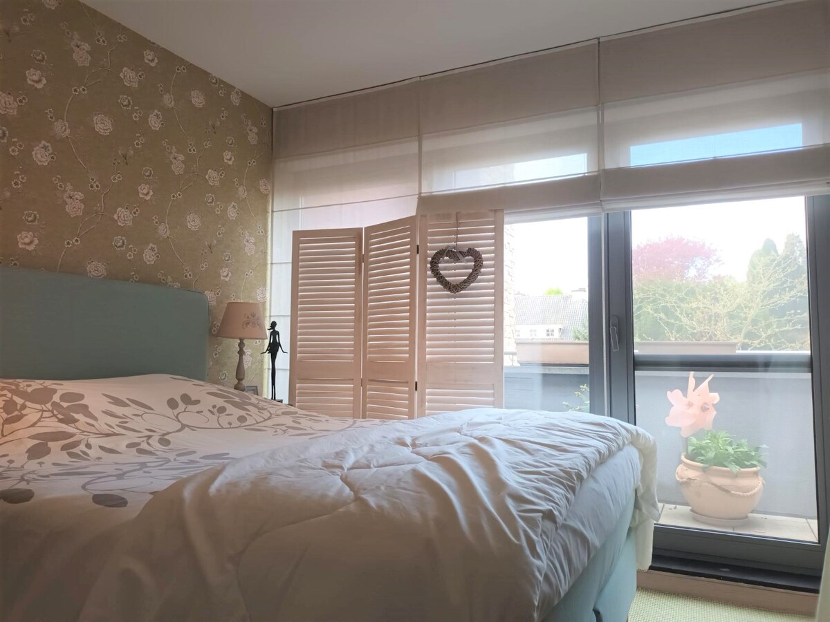 Gunstig gelegen duplex in het centrum van Kermt. 