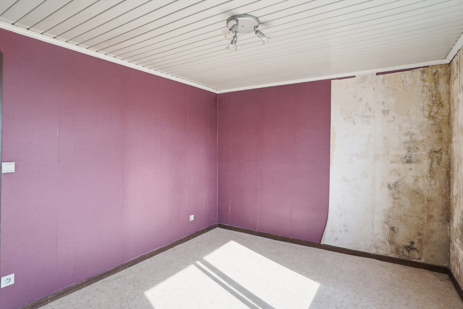 Te renoveren woning in centrum Eernegem 