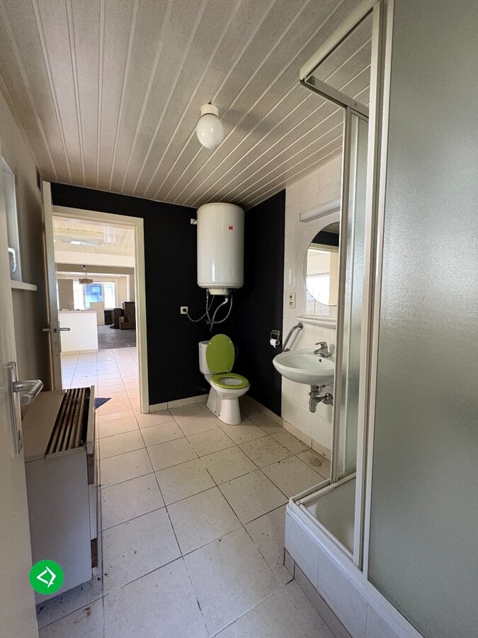 Woning met veel potentieel op een ruim perceel in het centrum van Koekelare 