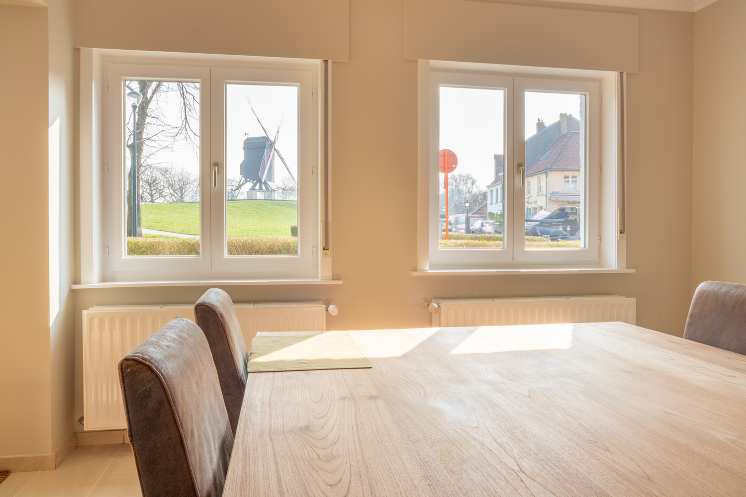 Subliem gelegen en knap gerenoveerd huis in het Sint-Annakwartier 