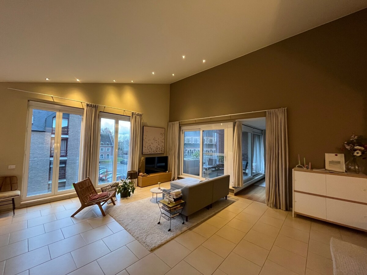 Bijzonder ruim 2-slpk-luxeappartement in centrum De Pinte 