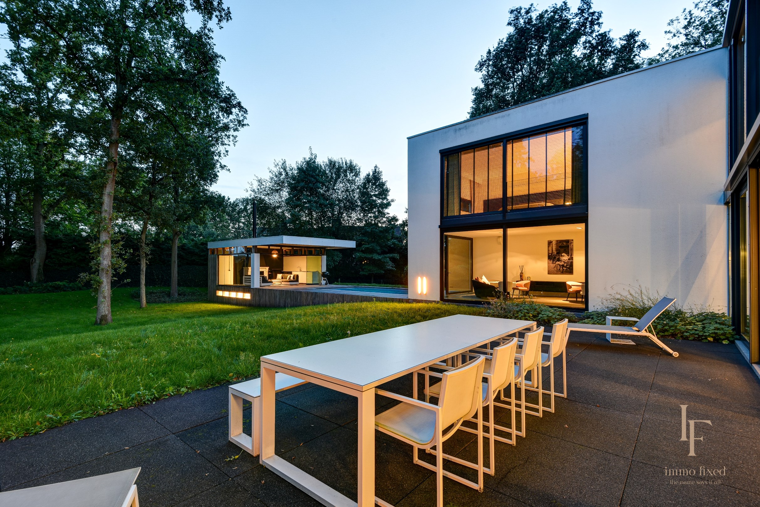 Luxe villa met 4 SLKS en praktijkruimte te SCHILDE! 