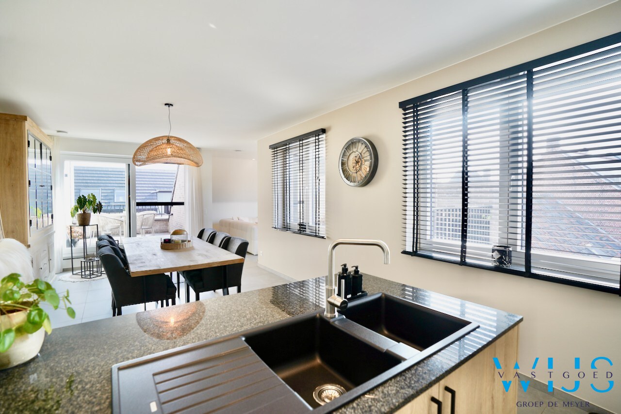 PRACHTIG dakappartement met 4 slaapkamers en 2 terrassen ! 