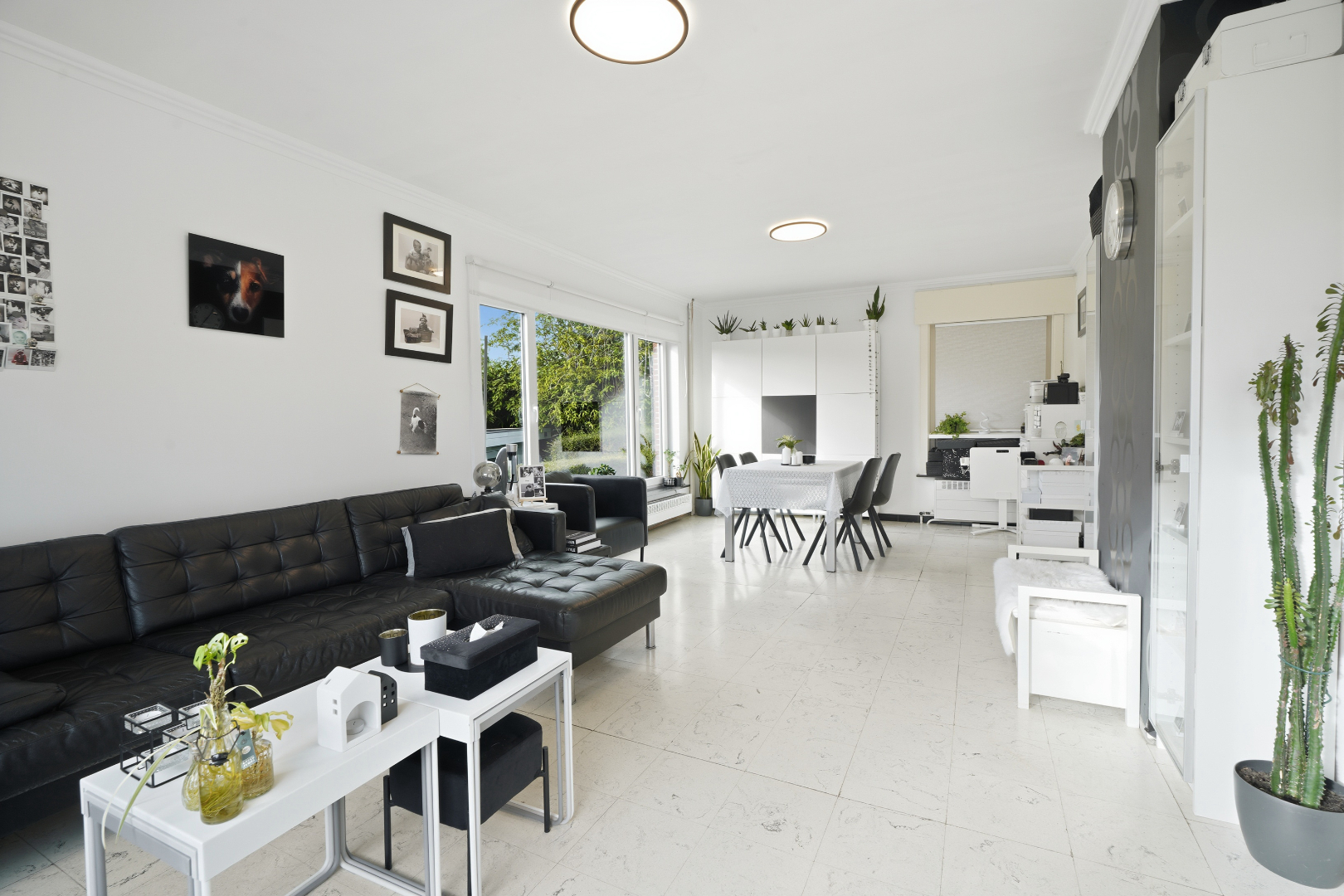 Halfopen woning met zongerichte tuin vlak bij het centrum van Veurne 