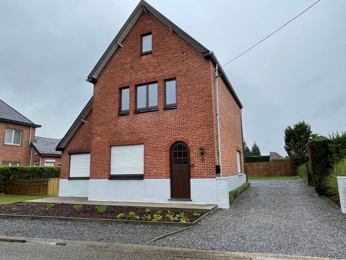 Ruime open bebouwing met tuin, terras, garage - 3 slaapkamers - Kuringen 