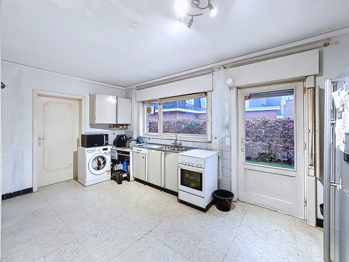 Statige villa met 4 slaapkamers en bureau 