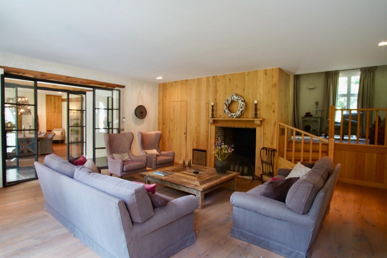 Hippisch centrum "De Kraal" met aanpalende luxe villa op ca. 9,1 ha te Zandhoven 