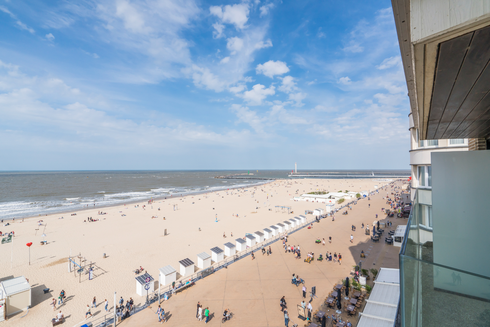 APPARTEMENT MET FRONTAAL ZEEZICHT EN TERRAS – 2 SLAAPKAMERS 