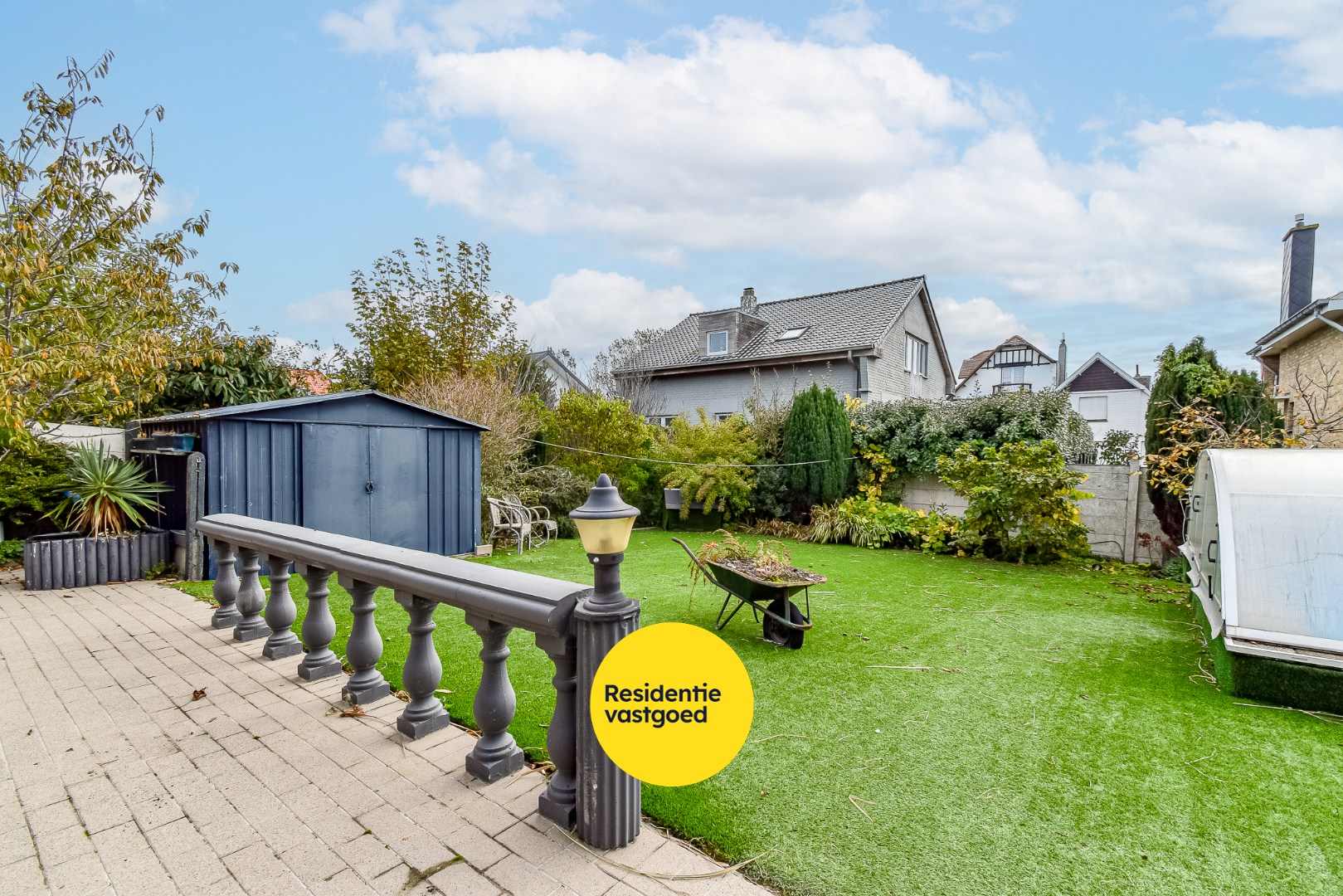 Ruime te renoveren villa op rustige ligging 