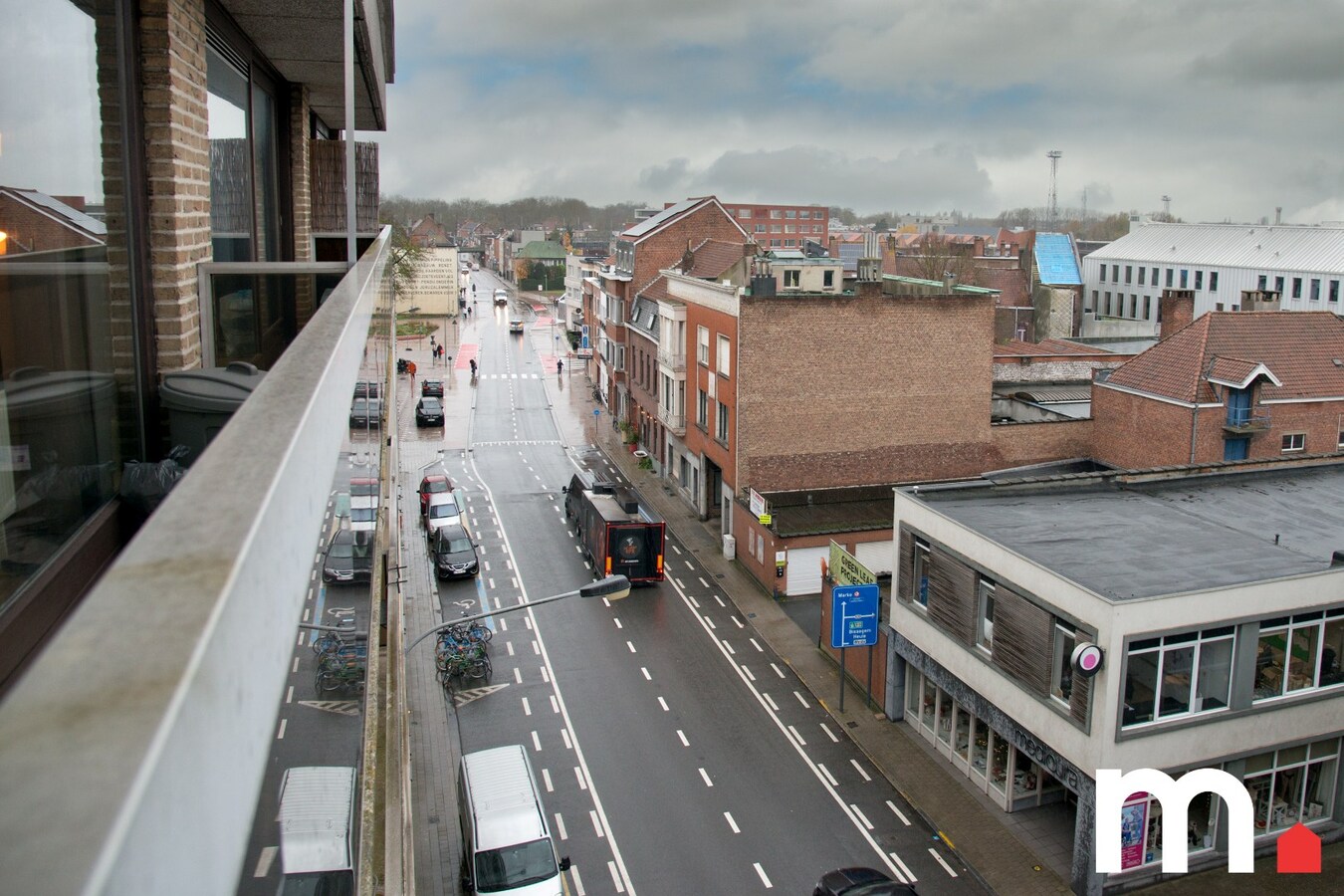 Lichtrijke Loftstudio met parkeerplaats te Kortrijk! INVESTERINGSOPPORTUNITEIT ! 