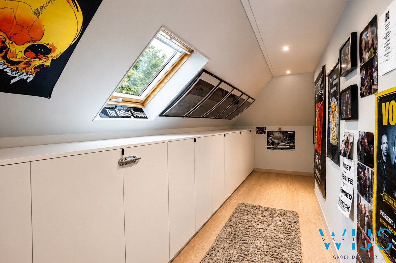 Instapklare bungalow met 5 slaapkamers, zonnepanelen en EPC label  A ! 