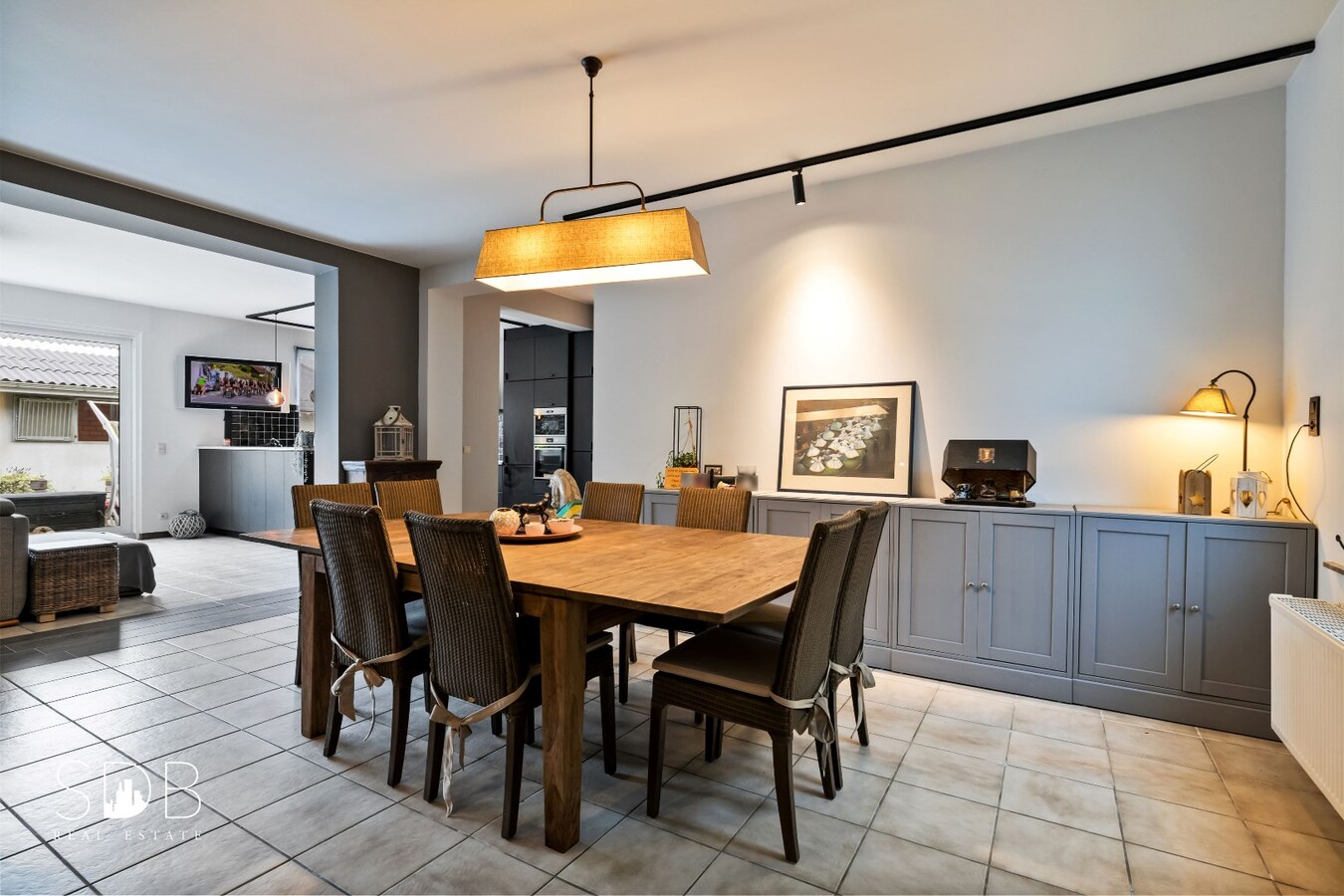 Hedendaagse woning met paardenfaciliteiten op circa 1,5ha 